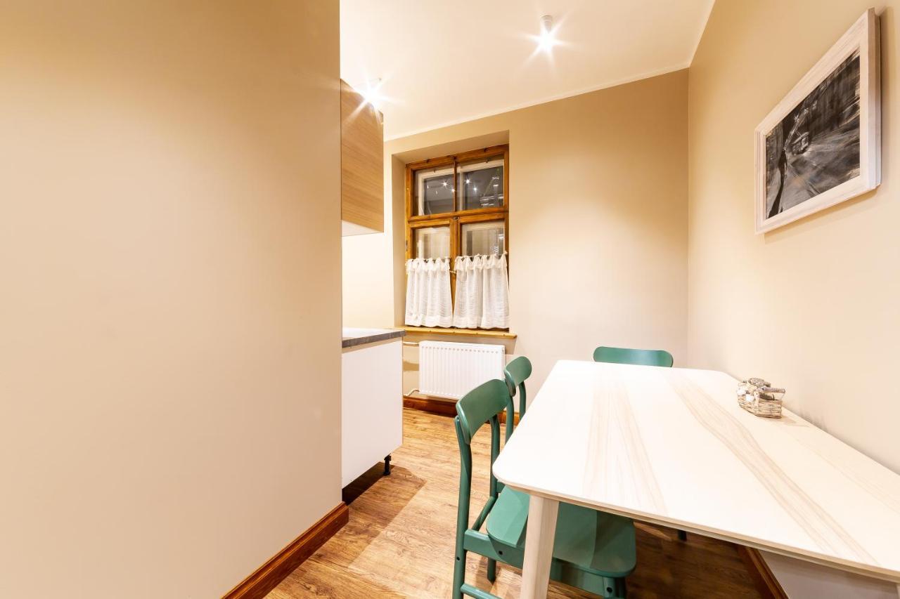 Appartamento Gourmet Storie'S Ap 68Sqm Renovated Free Parking Riga Esterno foto